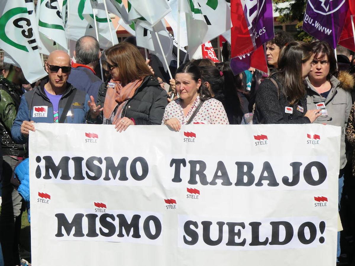 Fotos: Concentración de PDI laboral en la ULE