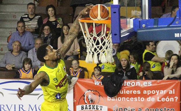 Lance de un partido de Basket León.