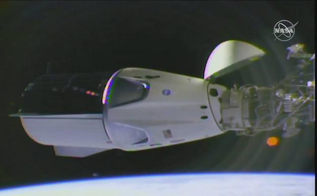 La cápsula del SpaceX Dragonacoplada con éxito a la Estación Espacial en la misión Demo-1.