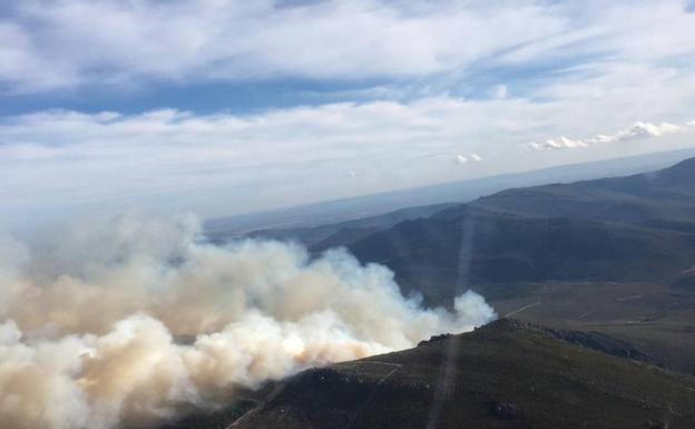 Galería. Imágentes aéreas del fuego de La Cabrera. 