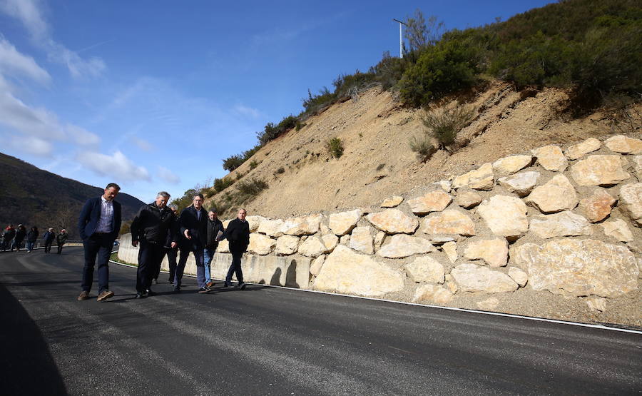 Fotos: Visita a las obras de emergencia en la carretera entre Matalavilla y Valseco