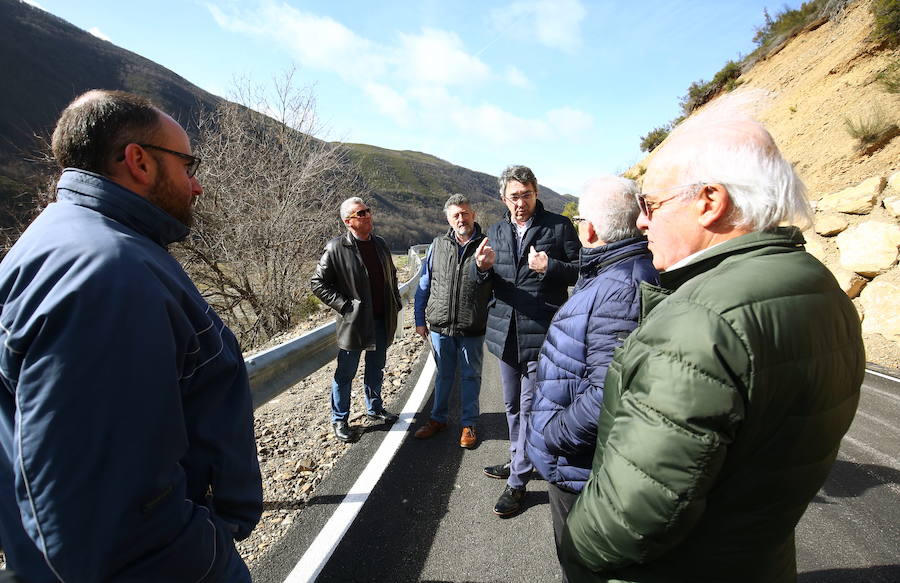 Fotos: Visita a las obras de emergencia en la carretera entre Matalavilla y Valseco
