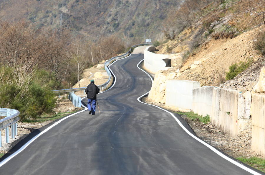 Fotos: Visita a las obras de emergencia en la carretera entre Matalavilla y Valseco