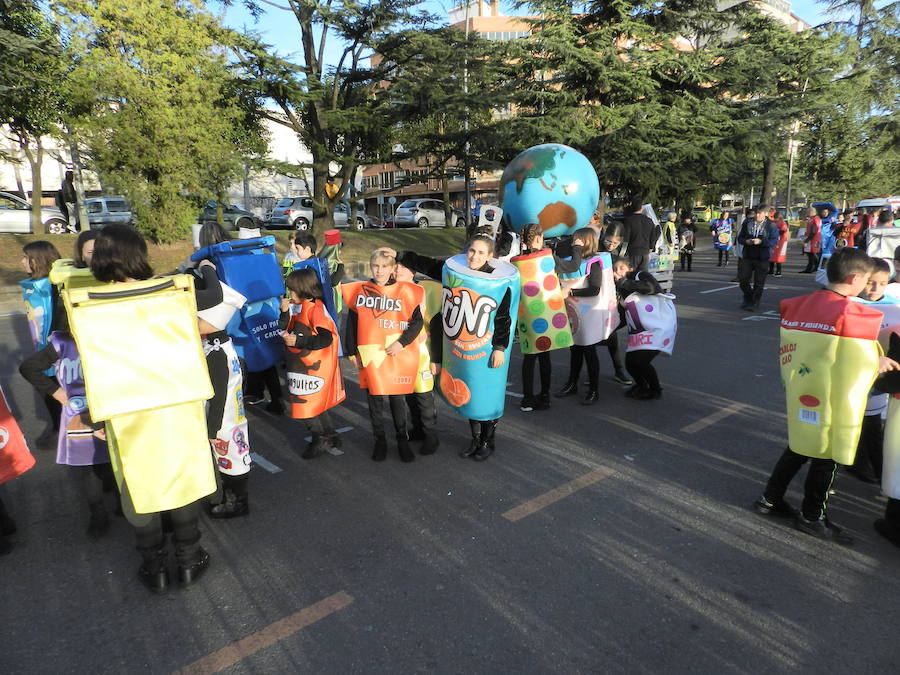 Los componentes del AMPA del Colegio Quevedo de la capital leonesa participaron en el desfile de carnaval de León con más de 120 participantes