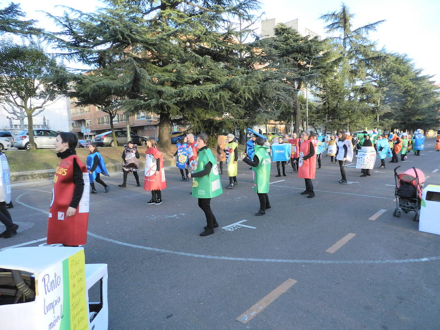 Los componentes del AMPA del Colegio Quevedo de la capital leonesa participaron en el desfile de carnaval de León con más de 120 participantes