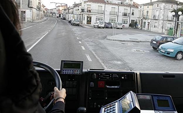 Un autocar de transporte a la demanda en la provincia de Valladolid