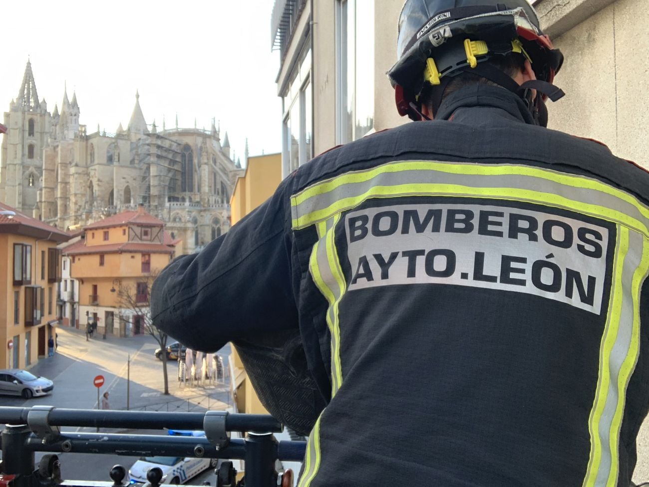 Caídas de elementos en fachadas y antenas, además de un incendio en Villanueva del Carnero e incidencias médicas tuvieron que ser atendidas por Bomberos de León