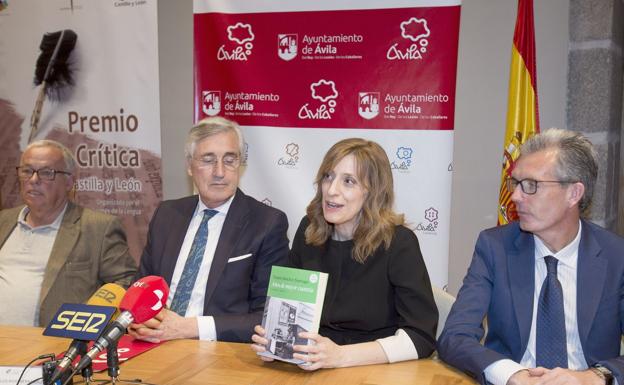 La directora general de Políticas Culturales, Mar Sancho, anuncia el Fallo del XVII Premio de la Crítica de Castilla y León.