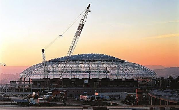 Imagen facilitada por la Fundación Hyatt de la construcción del Palau Sant Jordi, en Barcelona (1990). 