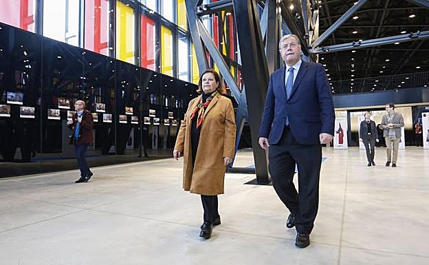 Galería. Un instante de la visita realizada este miércoles al Palaico de Exposiciones.