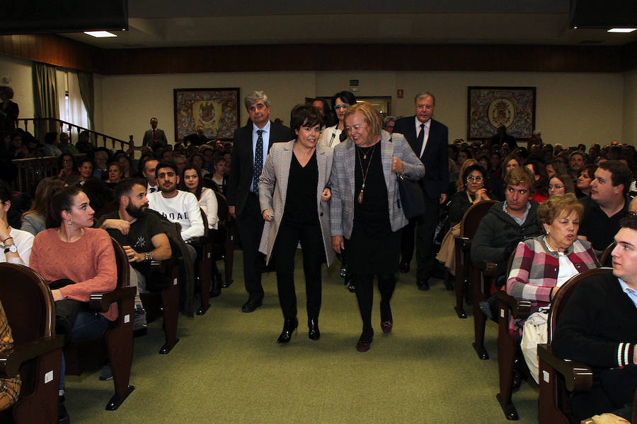 Fotos: Soraya Sáenz de Santamaría participa en el ciclo de conferencias de la ULE