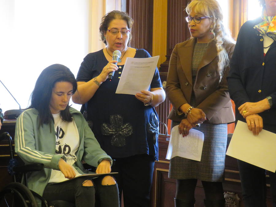 Fotos: Acto institucional en el Ayuntamiento de León