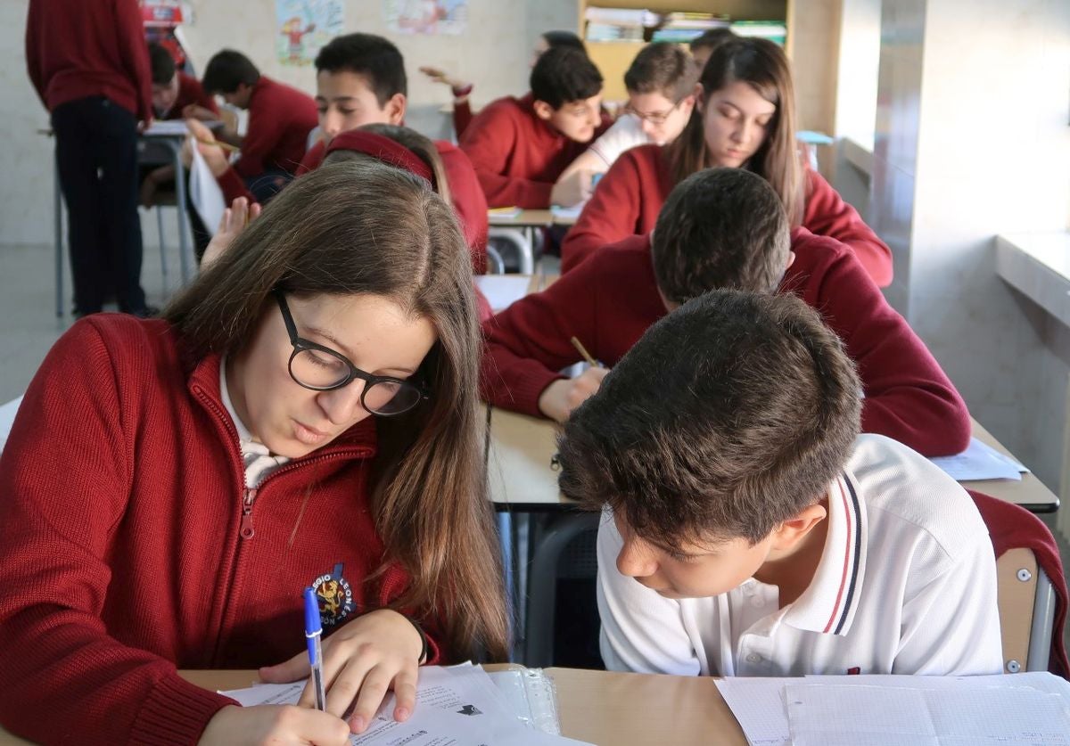 El colegio con mayor número de alumnos de la ciudad basa su éxito en el trabajo cooperativo en el aula, un Bachillerato con grandes resultados y el bilingüismo dentro del aula.