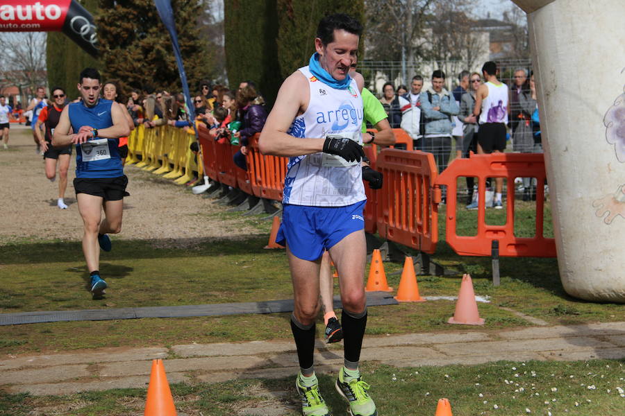 Fotos: Llegada a meta en los 10km La Virgen del Camino