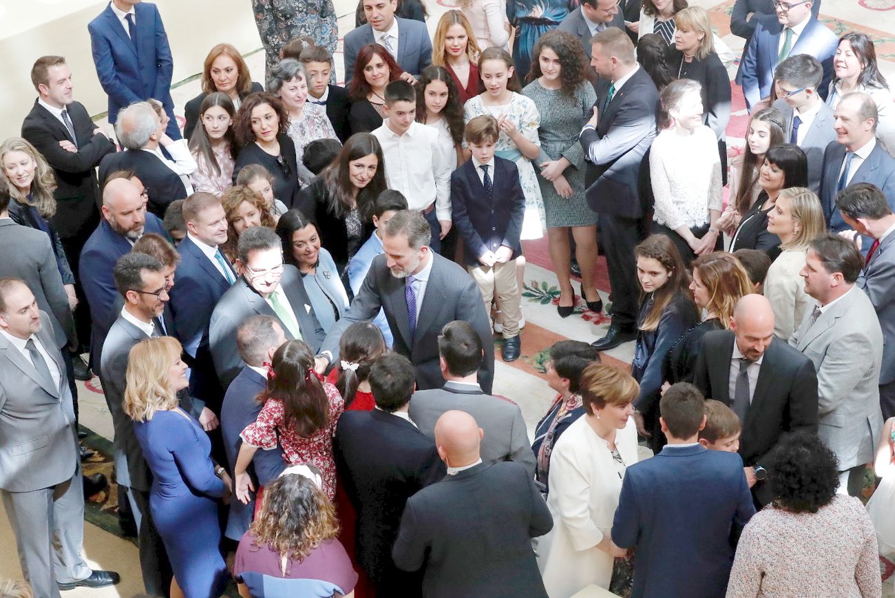 El leonés Adrián Ciria acudió acompañado de los profesores del centro de Educación Especial y también tuvo la oportunidad de explicarle al monarca su trabajo, un simpático vídeo en el que cuenta cuál es su visión de la figura de Felipe VI