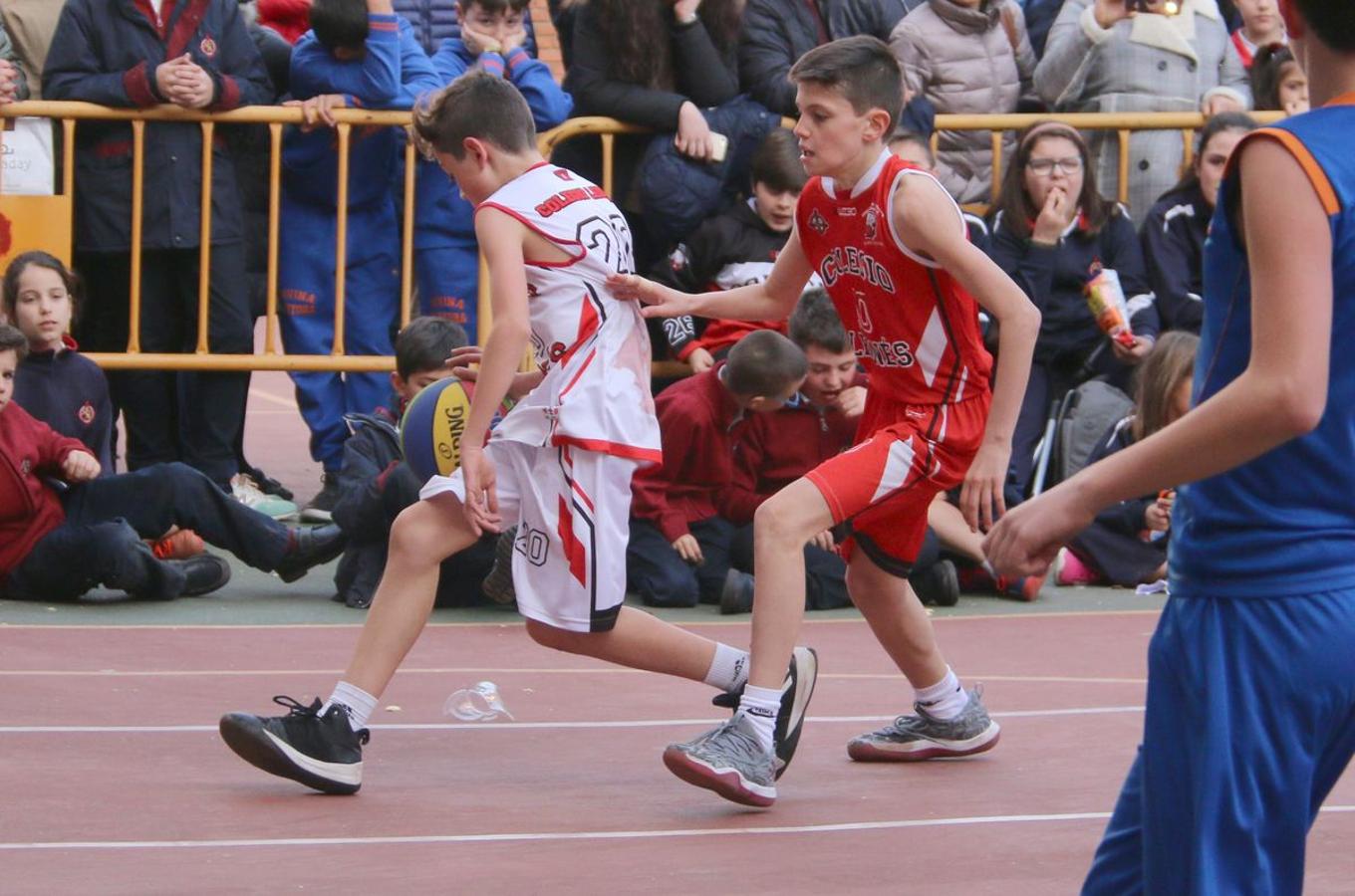 Fotos: La final del Torneo de Minibasket del Colegio Leonés