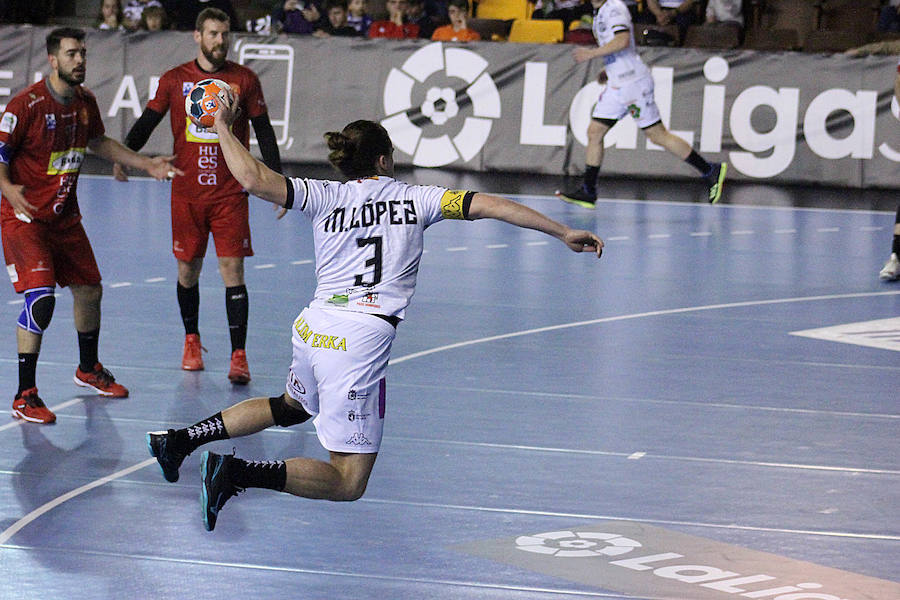 Fotos: Las imágenes del partido entre Abanca Ademar y Bada Huesca