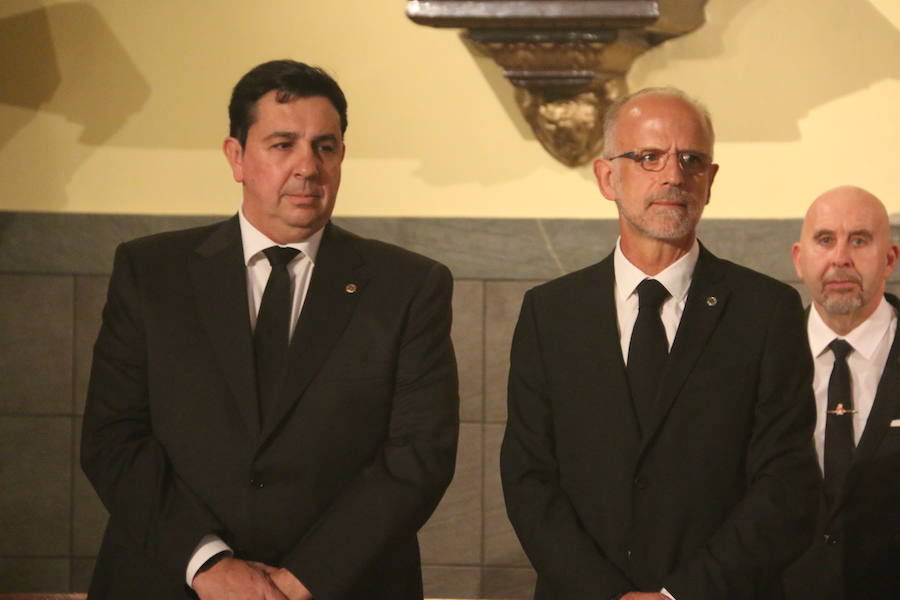 Fotos: Besapié en Santa Nonia