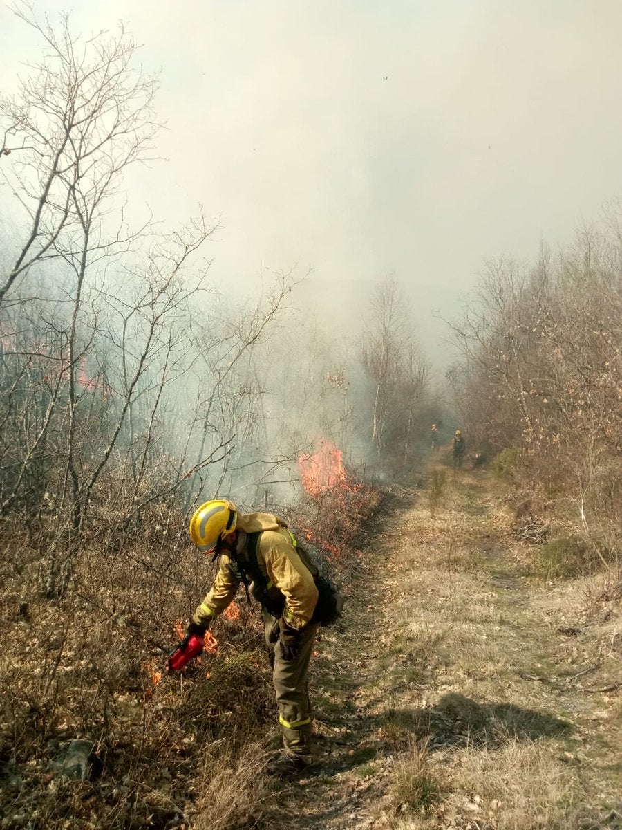 Fotos: Incendio en la localidad de La Baña