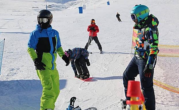 8.490 personas disfrutan de más de 34 kilómetros esquiables el fin de semana en León