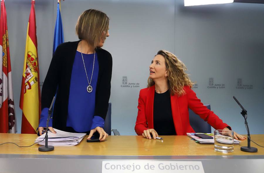 Milagros Marcos (izquierda) y Alicia García, en la rueda de prensa posterior a un consejo de gobierno.