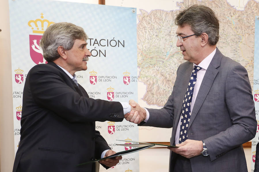 Fotos: Firma de un convenio de colaboración entre la ULE y la Diputación de León