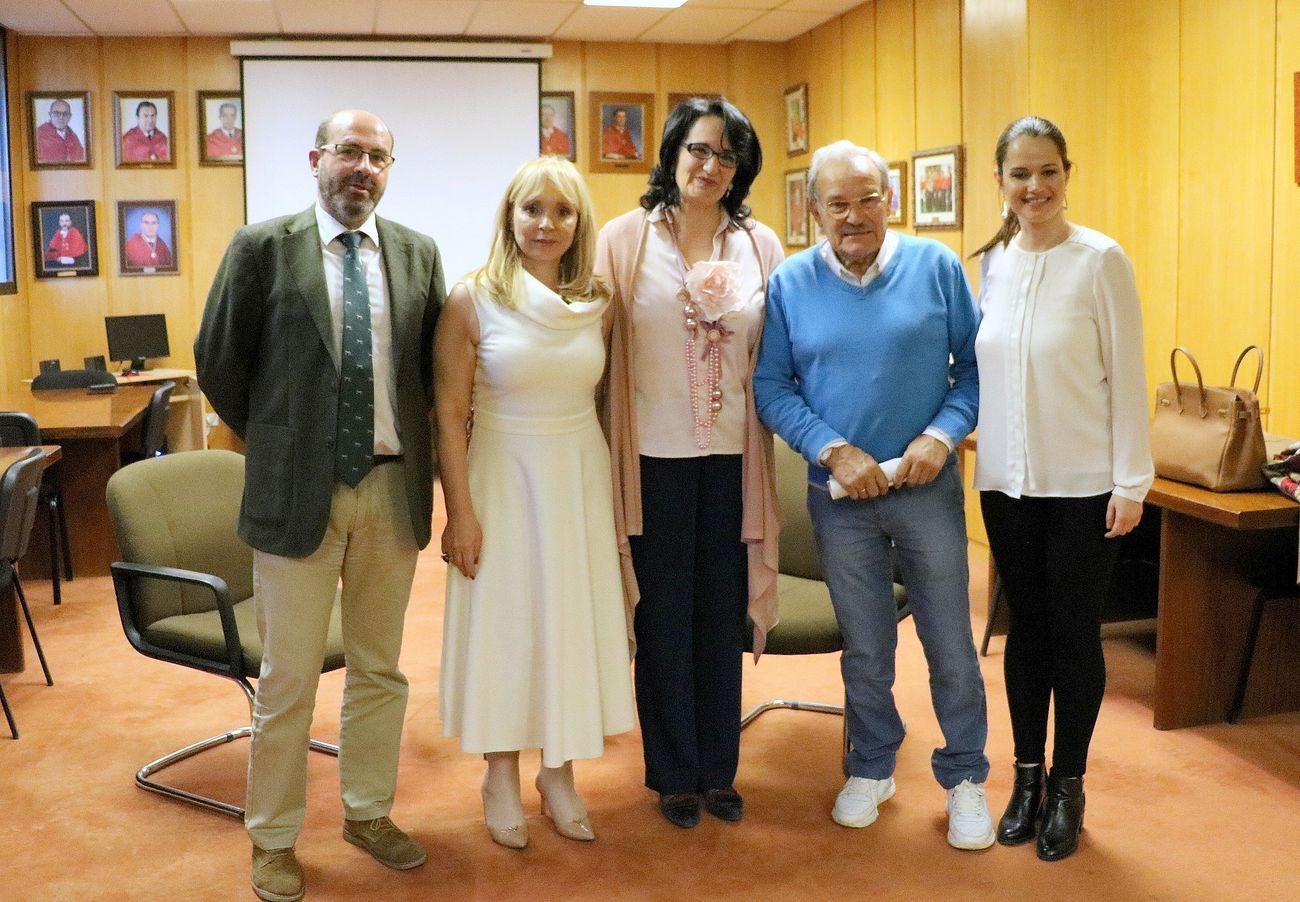 José Luis Prada, alma mater del sello empresarial 'Prada a Tope', y Mar Casas, fundadora de Transleyca, protagonizaron la segunda sesión de las VIII Jornadas de Empresa Familiar