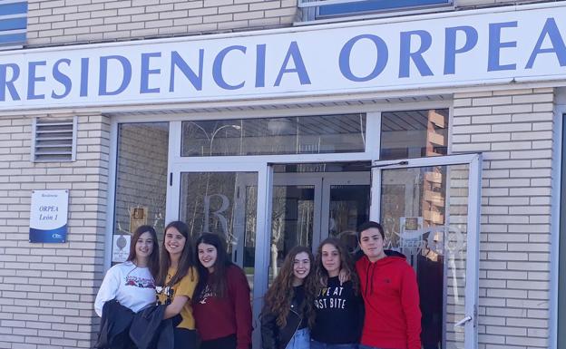 Alumnos del Divina Pastora en la residencia Orpea.