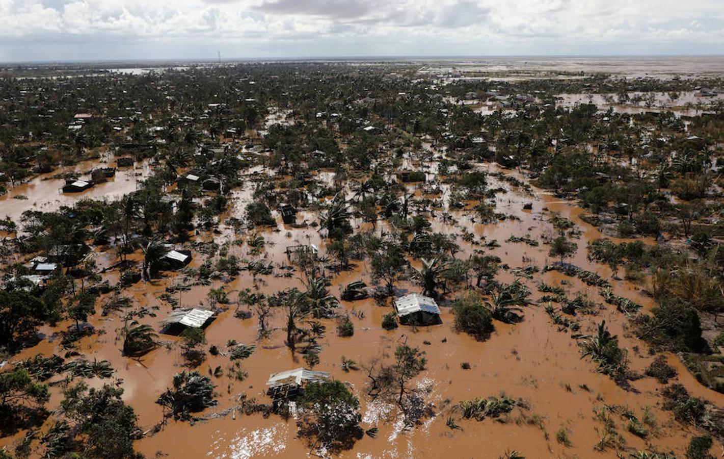 El ciclón Idai, que ha devastado poblaciones enteras a su paso por Mozambique, Malawi y Zimbabue, ha causado al menos 2,8 millones de afectados, según los cálculos que hoy hizo públicos el Programa Mundial de Alimentos (PMA) de las Naciones Unidas.