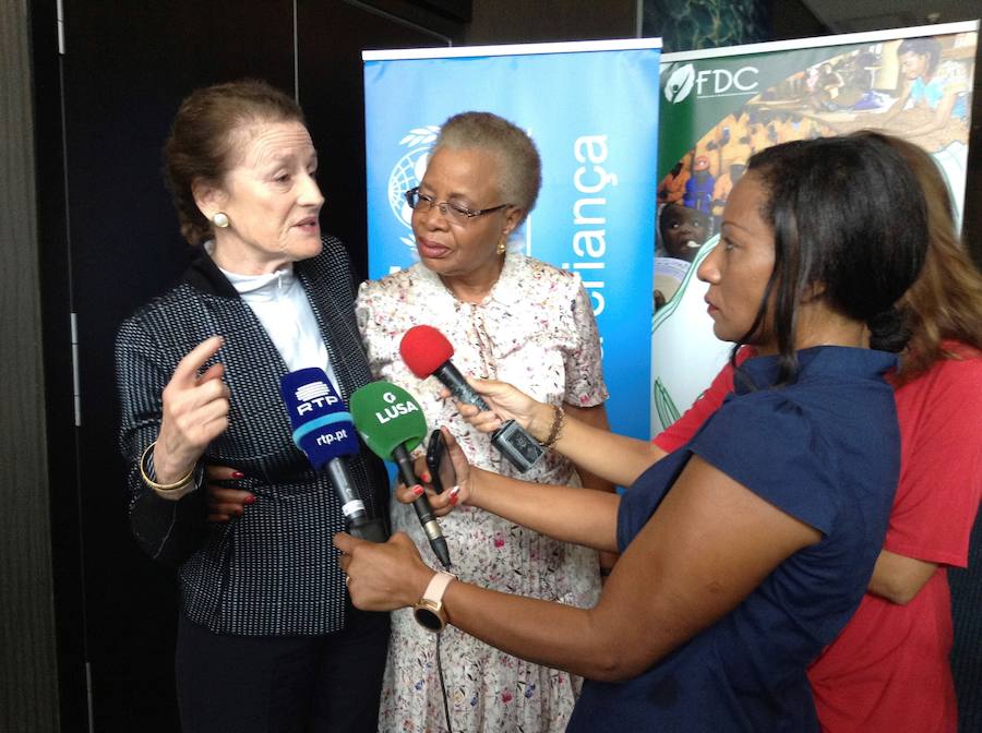 La directora ejecutiva del Fondo de la ONU para la Infancia (Unicef), Henrietta Fore (i).