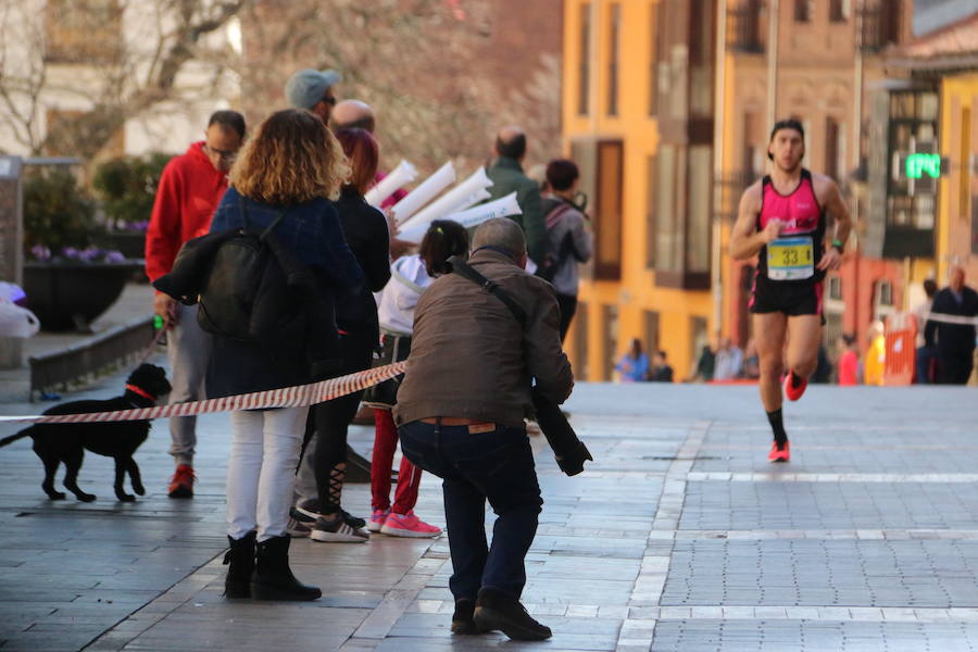 Fotos: La Media, al paso por la Catedral