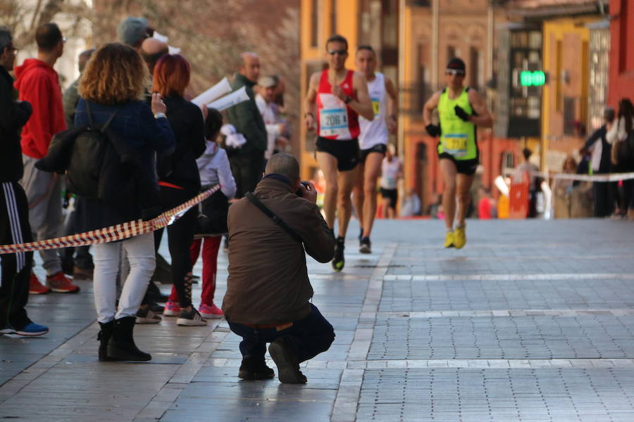 Fotos: La Media, al paso por la Catedral