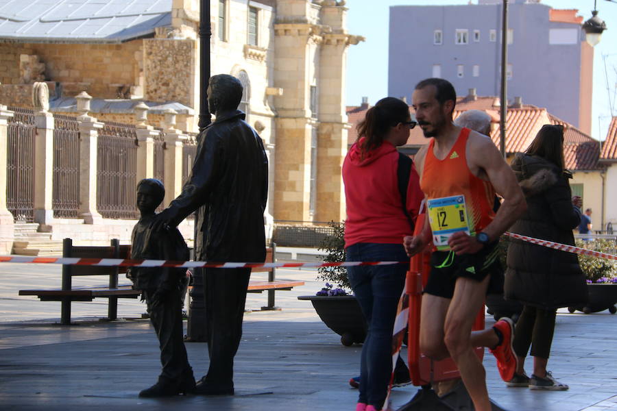 Fotos: La Media, al paso por la Catedral