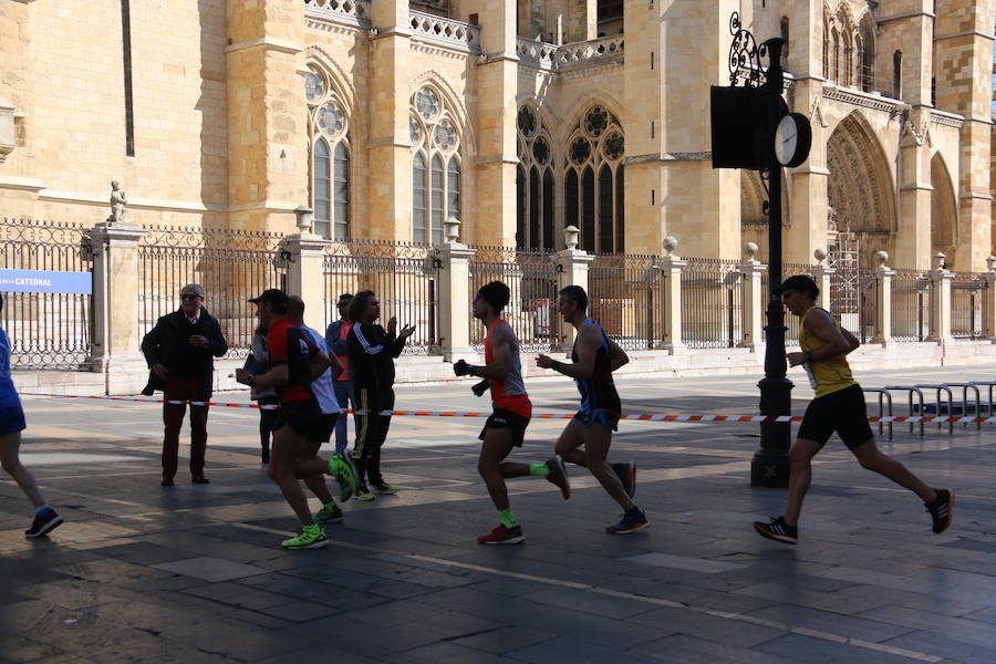 Fotos: La Media, al paso por la Catedral