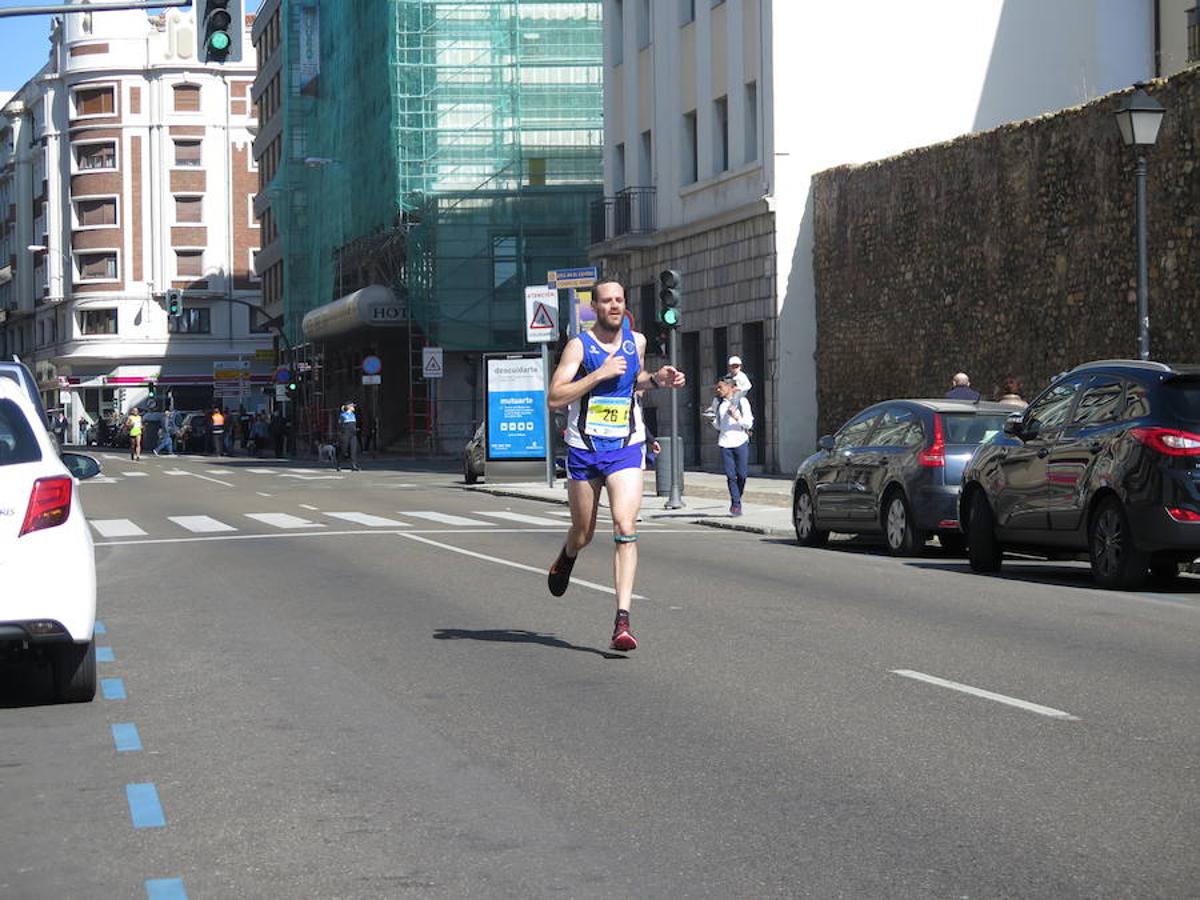 Fotos: La Media Maratón, a su paso por Burgo Nuevo e Independencia