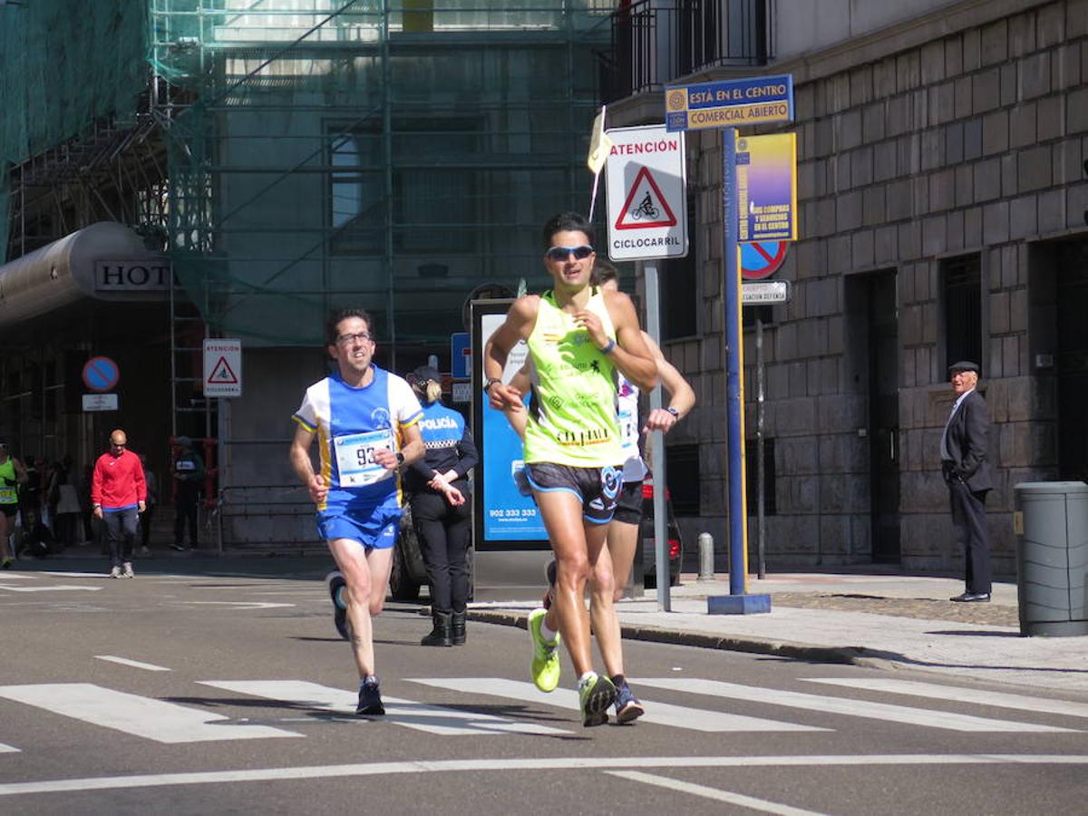 Fotos: La Media Maratón, a su paso por Burgo Nuevo e Independencia