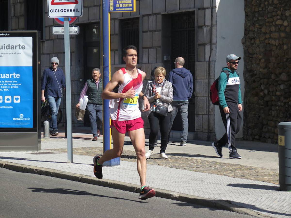 Fotos: La Media Maratón, a su paso por Burgo Nuevo e Independencia