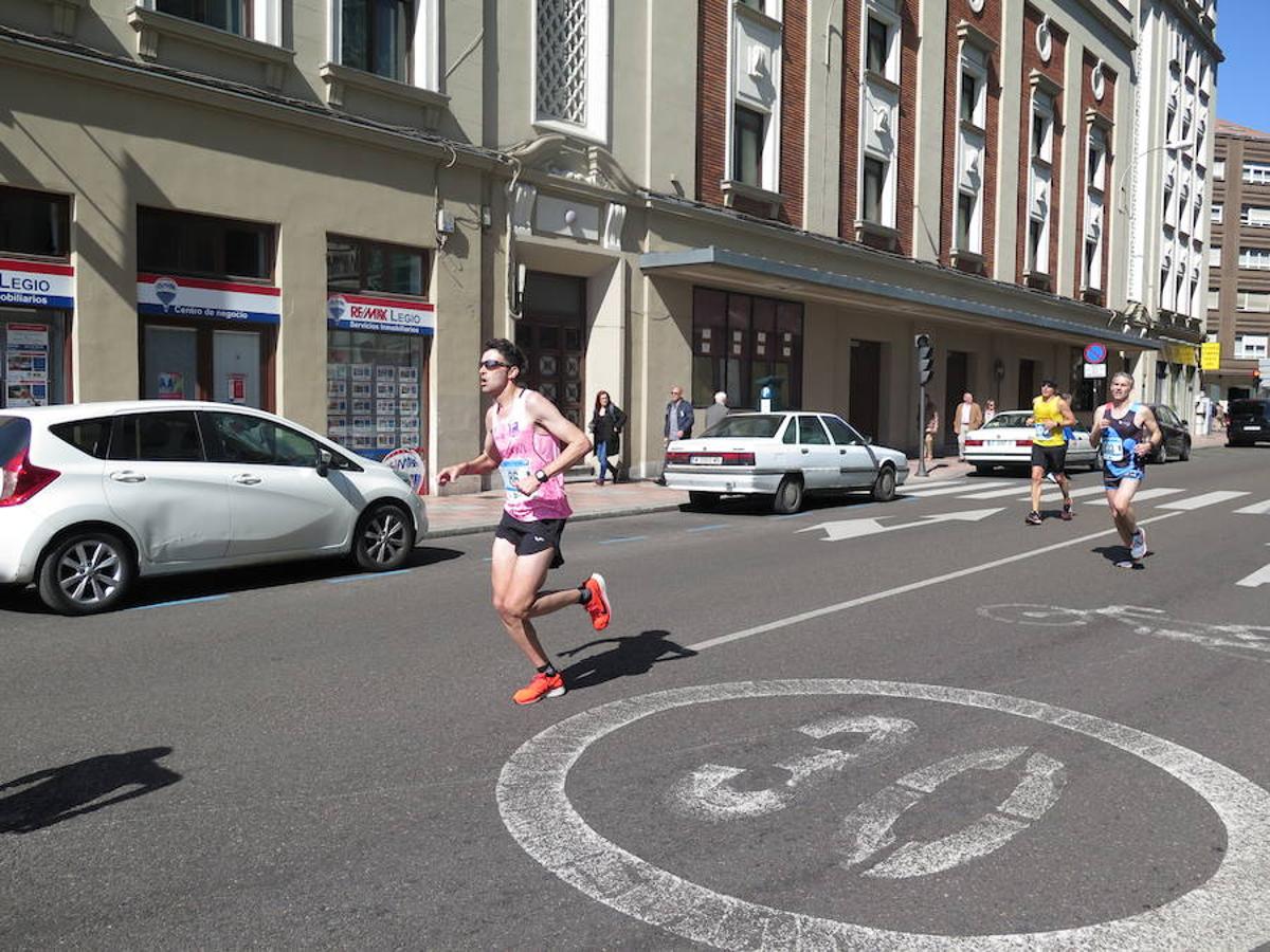 Fotos: La Media Maratón, a su paso por Burgo Nuevo e Independencia