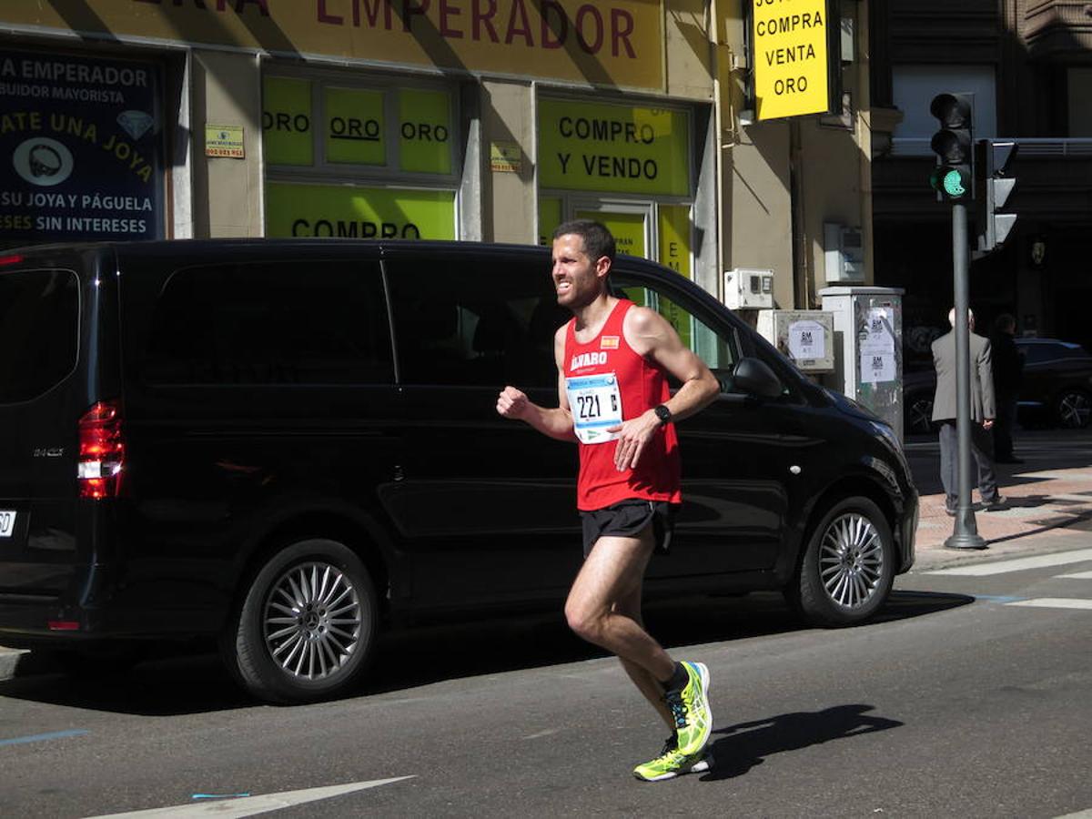 Fotos: La Media Maratón, a su paso por Burgo Nuevo e Independencia