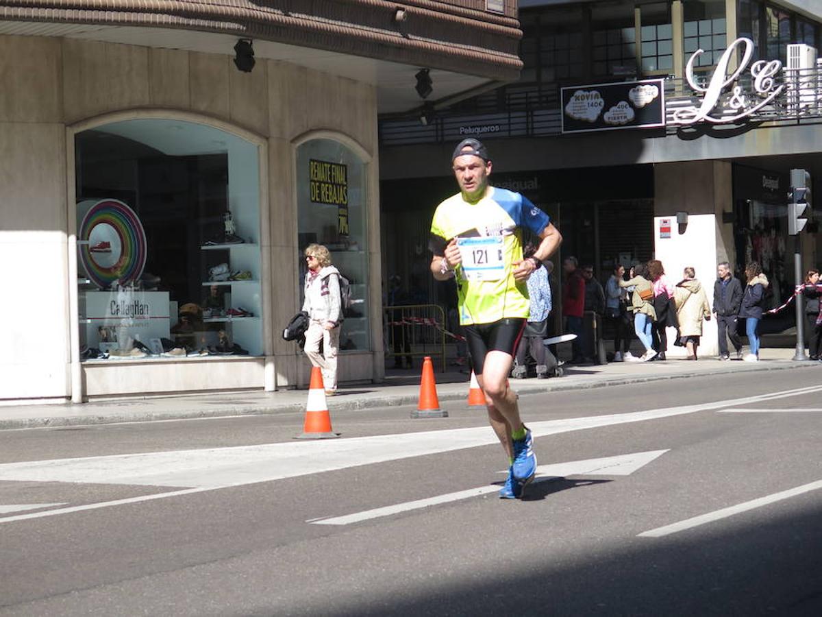 Fotos: La Media Maratón, a su paso por Burgo Nuevo e Independencia