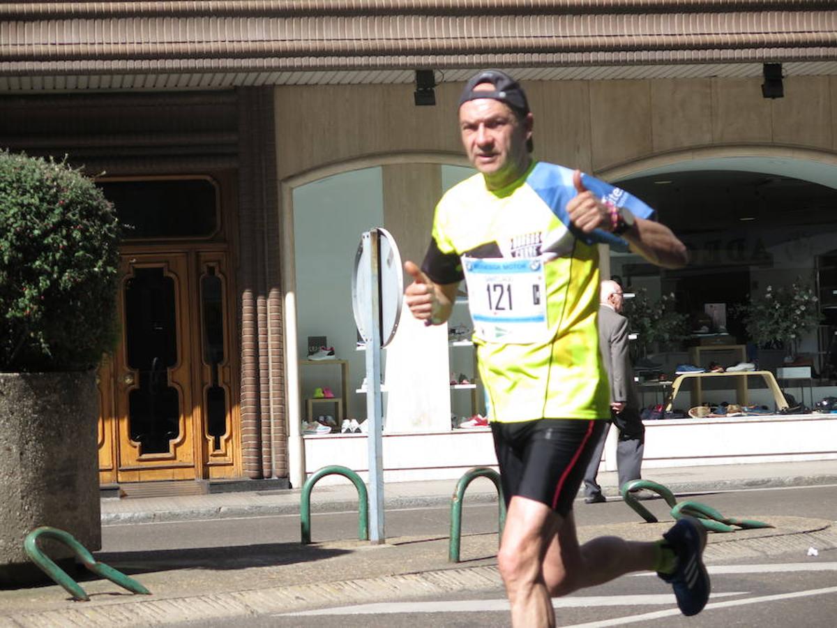 Fotos: La Media Maratón, a su paso por Burgo Nuevo e Independencia