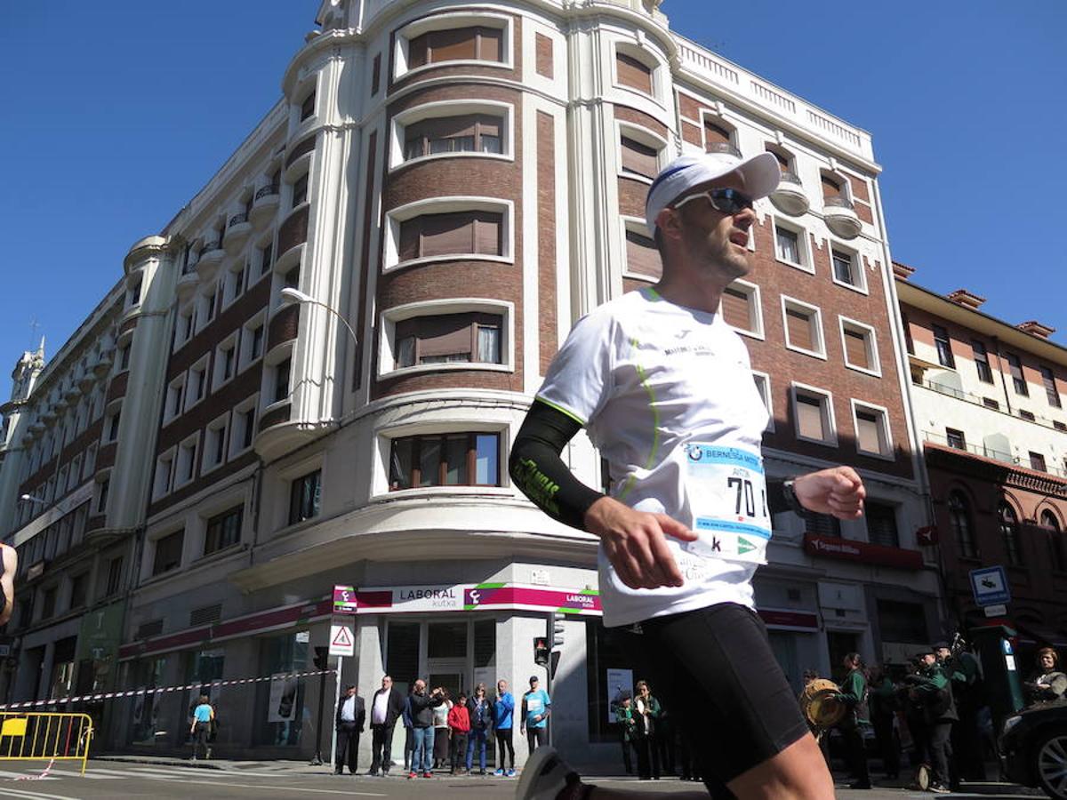 Fotos: La Media Maratón, a su paso por Burgo Nuevo e Independencia