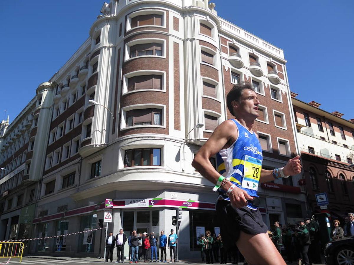 Fotos: La Media Maratón, a su paso por Burgo Nuevo e Independencia