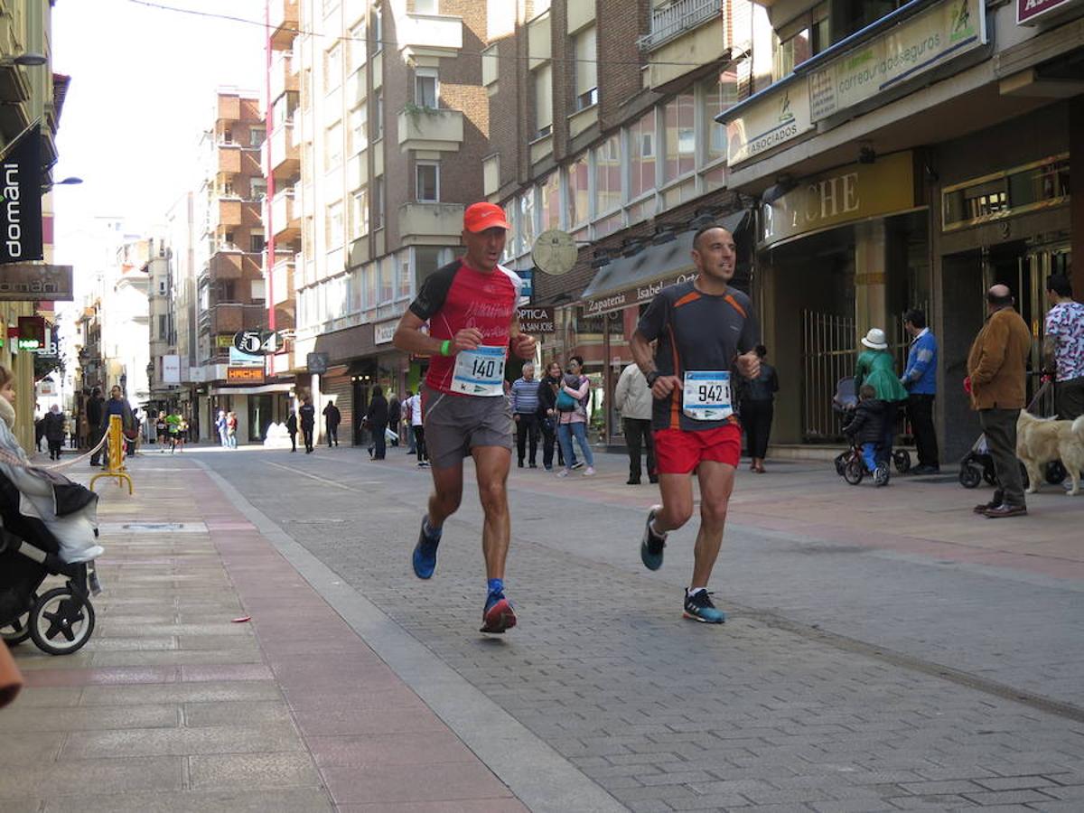 Fotos: La Media Maratón, a su paso por Burgo Nuevo e Independencia