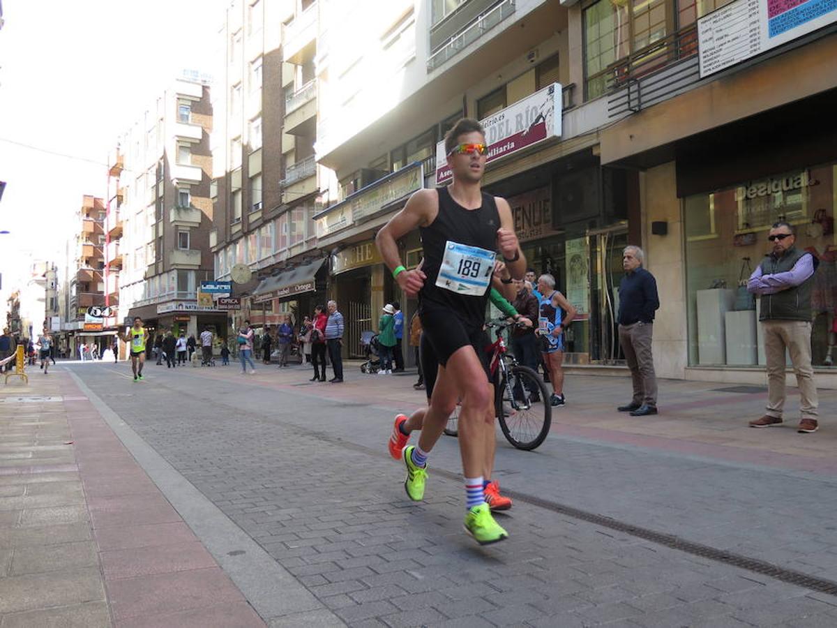 Fotos: La Media Maratón, a su paso por Burgo Nuevo e Independencia