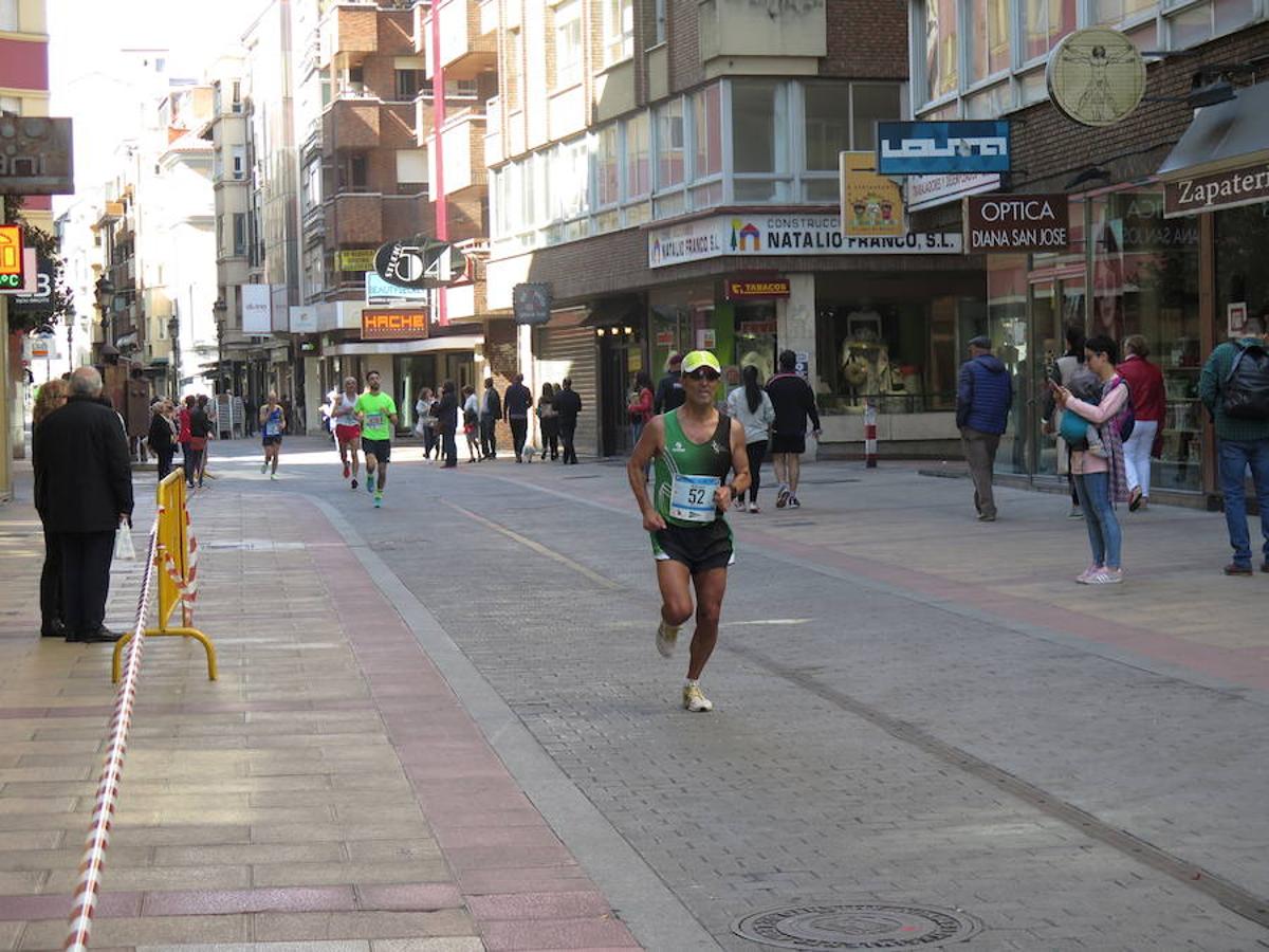 Fotos: La Media Maratón, a su paso por Burgo Nuevo e Independencia