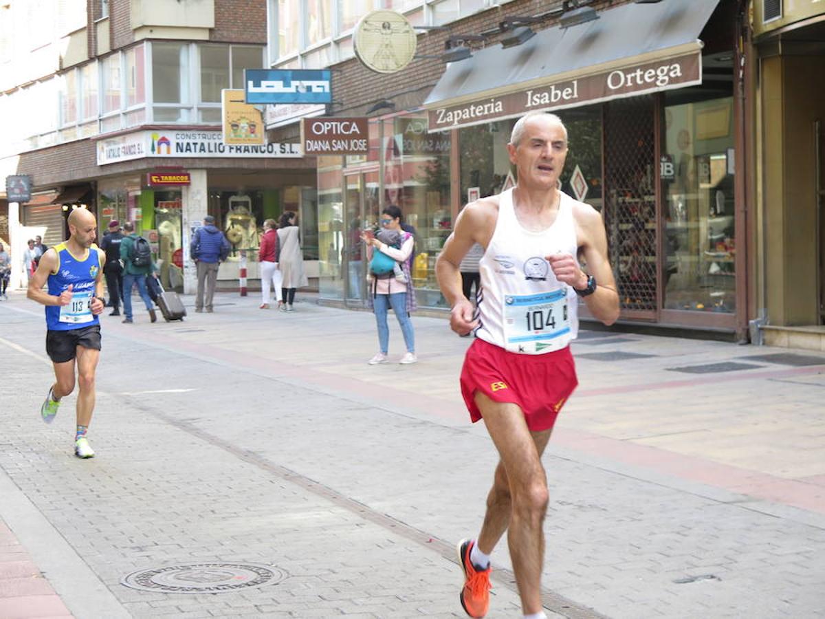 Fotos: La Media Maratón, a su paso por Burgo Nuevo e Independencia