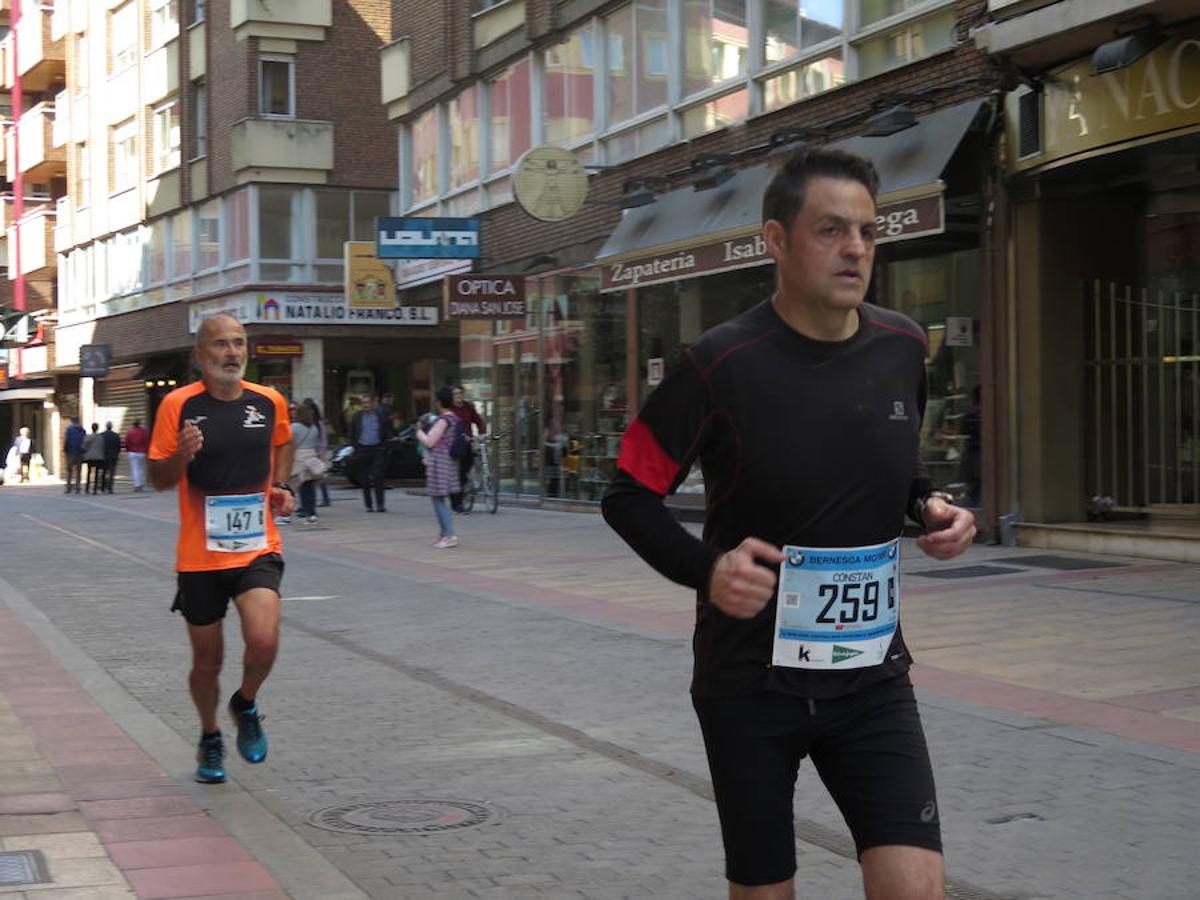 Fotos: La Media Maratón, a su paso por Burgo Nuevo e Independencia