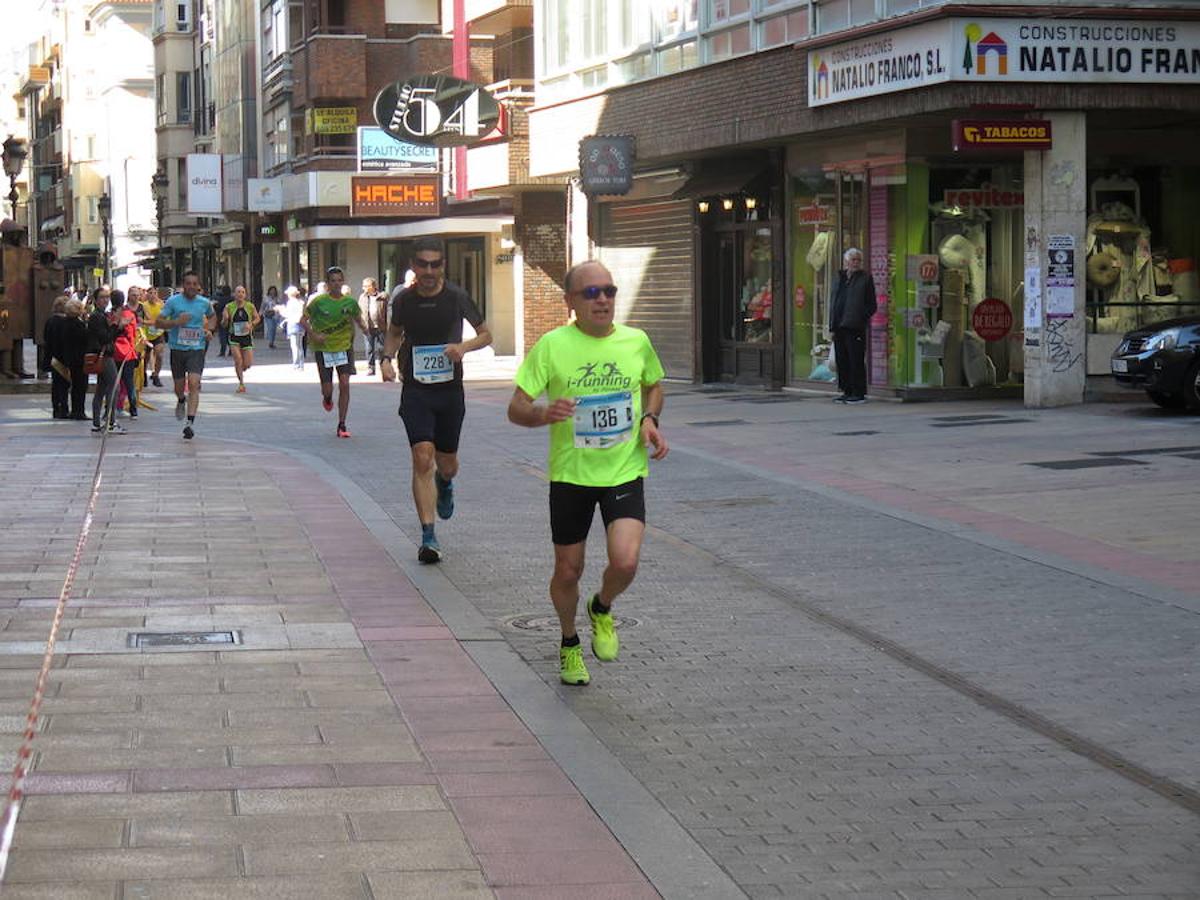 Fotos: La Media Maratón, a su paso por Burgo Nuevo e Independencia