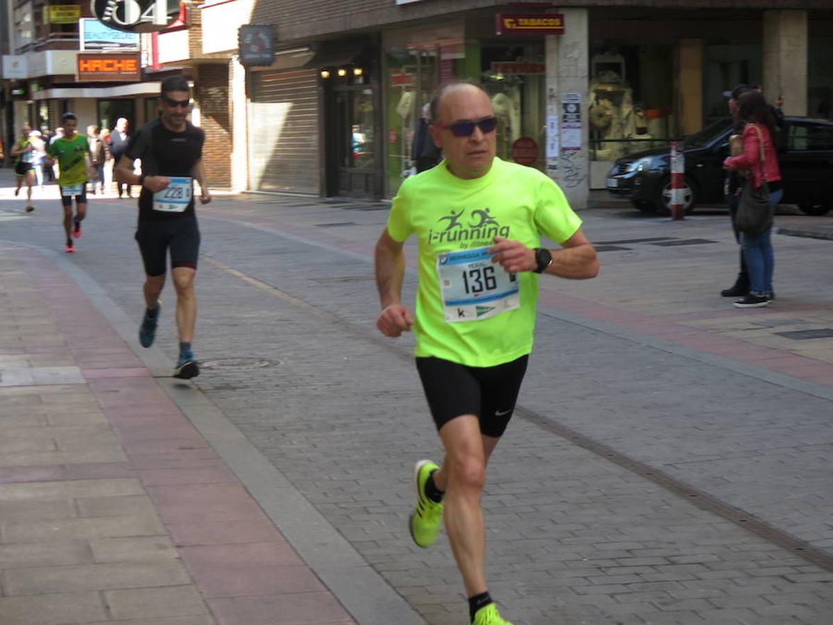 Fotos: La Media Maratón, a su paso por Burgo Nuevo e Independencia